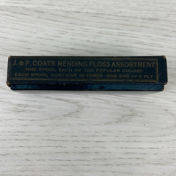 Antique J & P Coats Mending Floss Box of 8 Spools - Picture 3 of 9